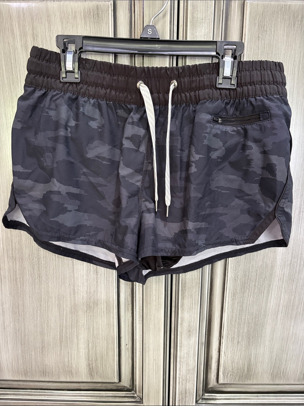 Vuori Women’s Black Gray Camo Athletic Shorts with White Drawstring